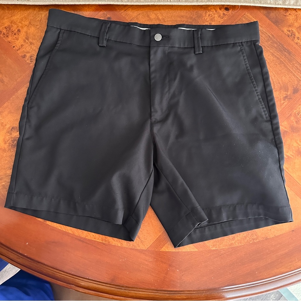 Callaway size 34 Men's Black Golf Shorts